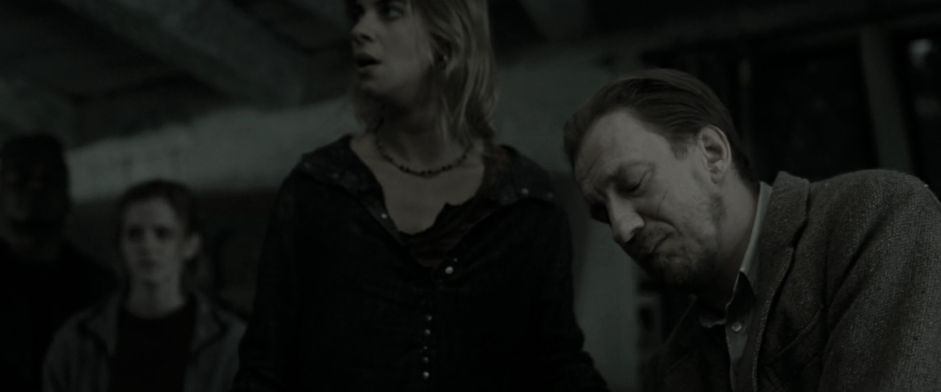 EmmaWatsonFan_dot_nl-HarryPotterAndTheDeathlyHallowsPart1-1314.jpg EmmaWatsonFan_dot_nl-HarryPotterAndTheDeathlyHallowsPart1-1314.jpg