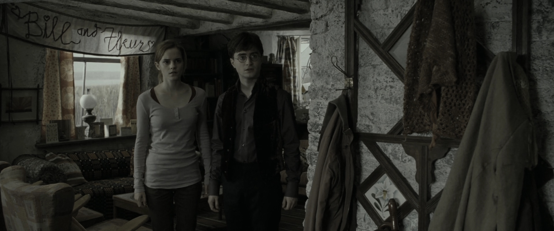 EmmaWatsonFan_dot_nl-HarryPotterAndTheDeathlyHallowsPart1-1634.jpg EmmaWatsonFan_dot_nl-HarryPotterAndTheDeathlyHallowsPart1-1634.jpg