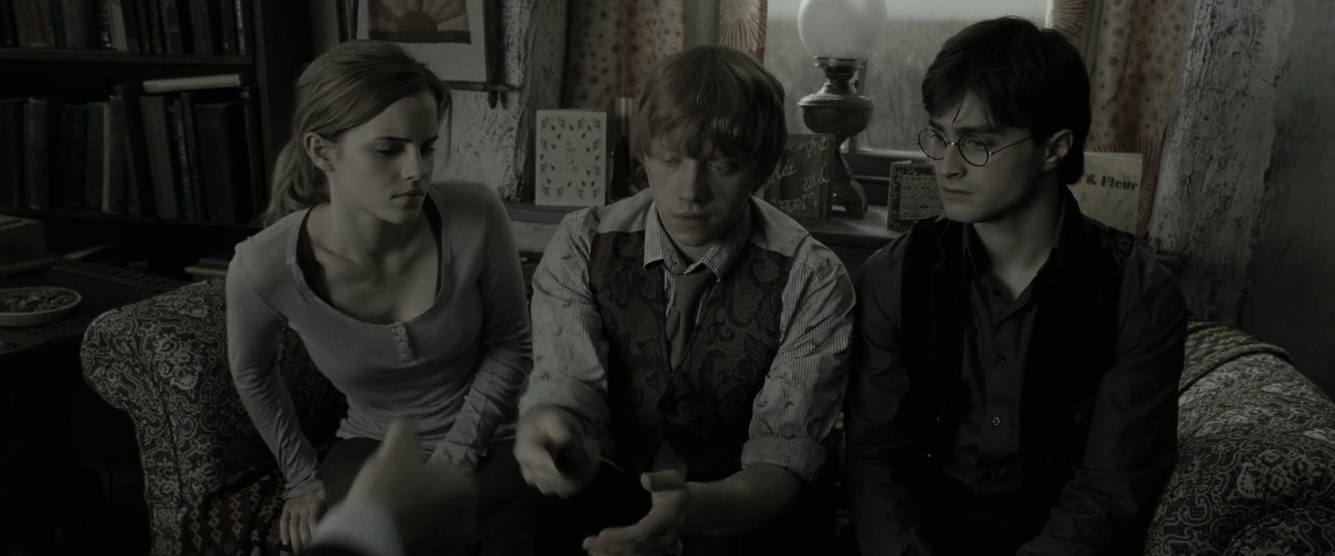 EmmaWatsonFan_dot_nl-HarryPotterAndTheDeathlyHallowsPart1-1688.jpg EmmaWatsonFan_dot_nl-HarryPotterAndTheDeathlyHallowsPart1-1688.jpg