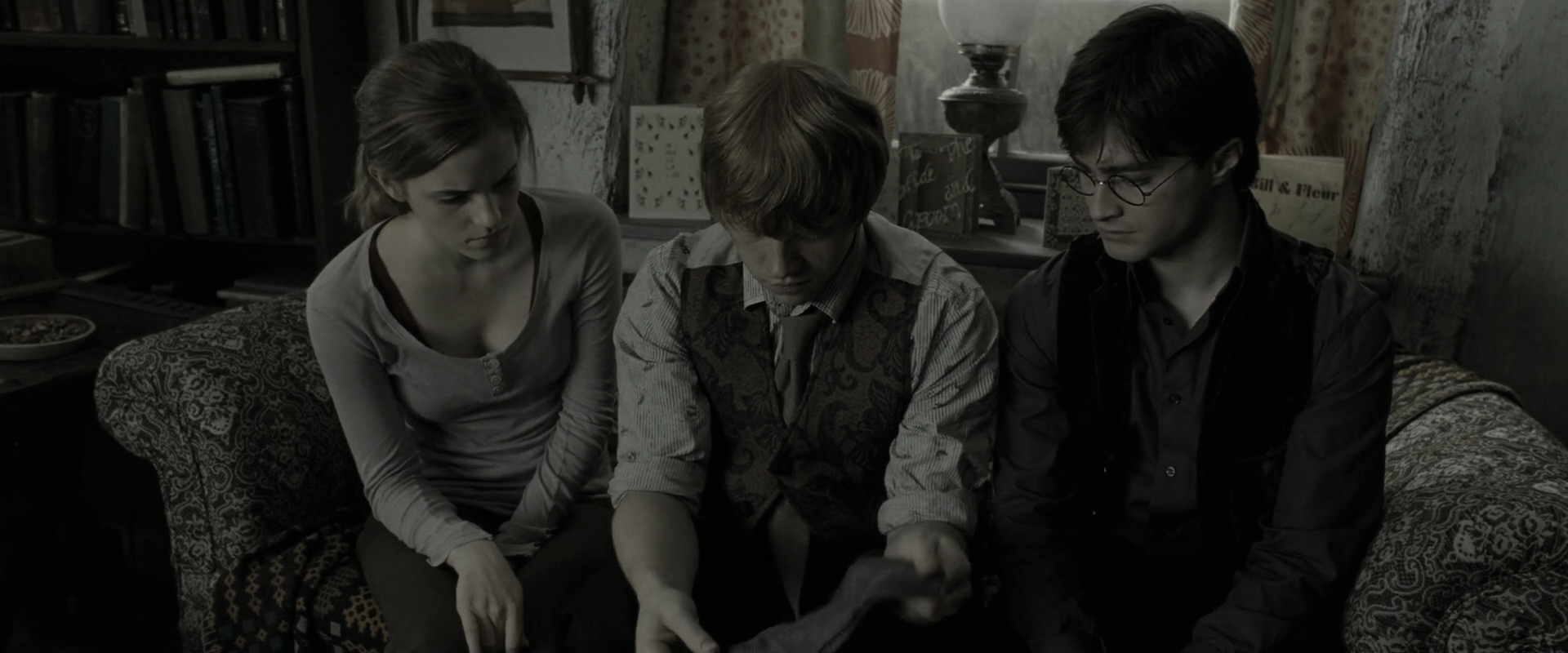 EmmaWatsonFan_dot_nl-HarryPotterAndTheDeathlyHallowsPart1-1691.jpg EmmaWatsonFan_dot_nl-HarryPotterAndTheDeathlyHallowsPart1-1691.jpg