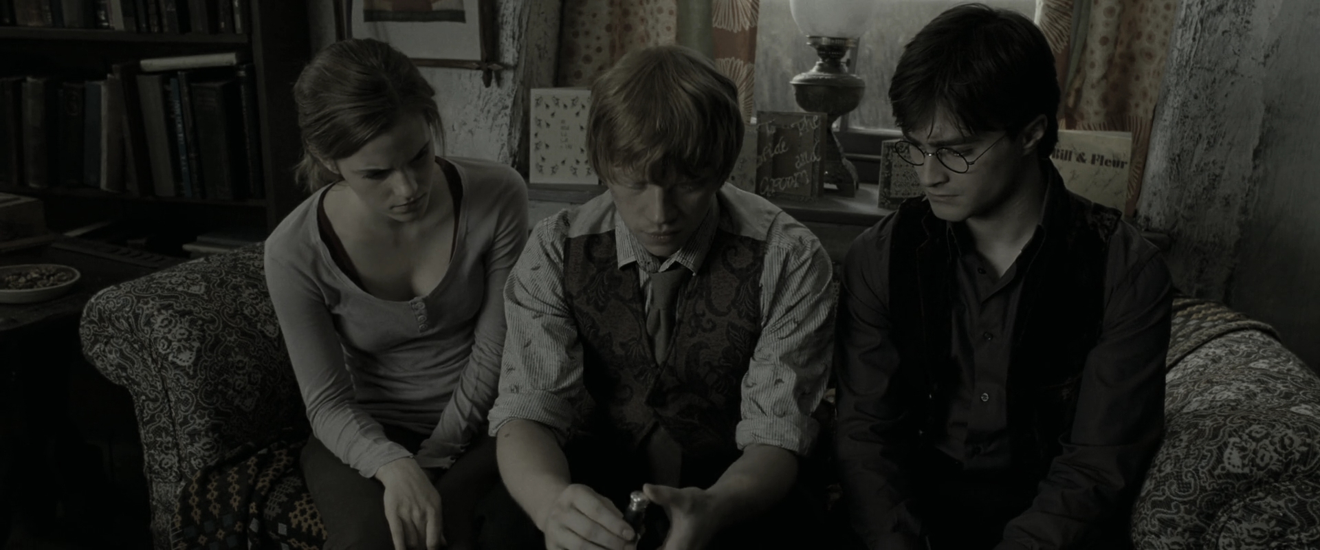 EmmaWatsonFan_dot_nl-HarryPotterAndTheDeathlyHallowsPart1-1695.jpg EmmaWatsonFan_dot_nl-HarryPotterAndTheDeathlyHallowsPart1-1695.jpg