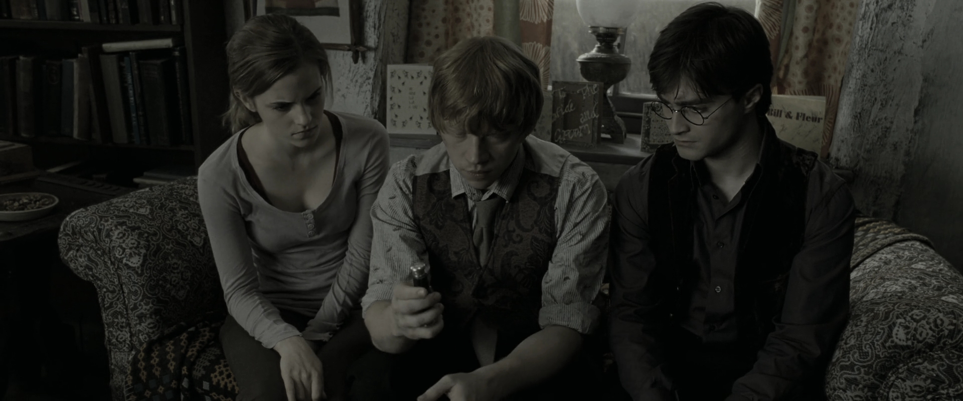 EmmaWatsonFan_dot_nl-HarryPotterAndTheDeathlyHallowsPart1-1696.jpg EmmaWatsonFan_dot_nl-HarryPotterAndTheDeathlyHallowsPart1-1696.jpg