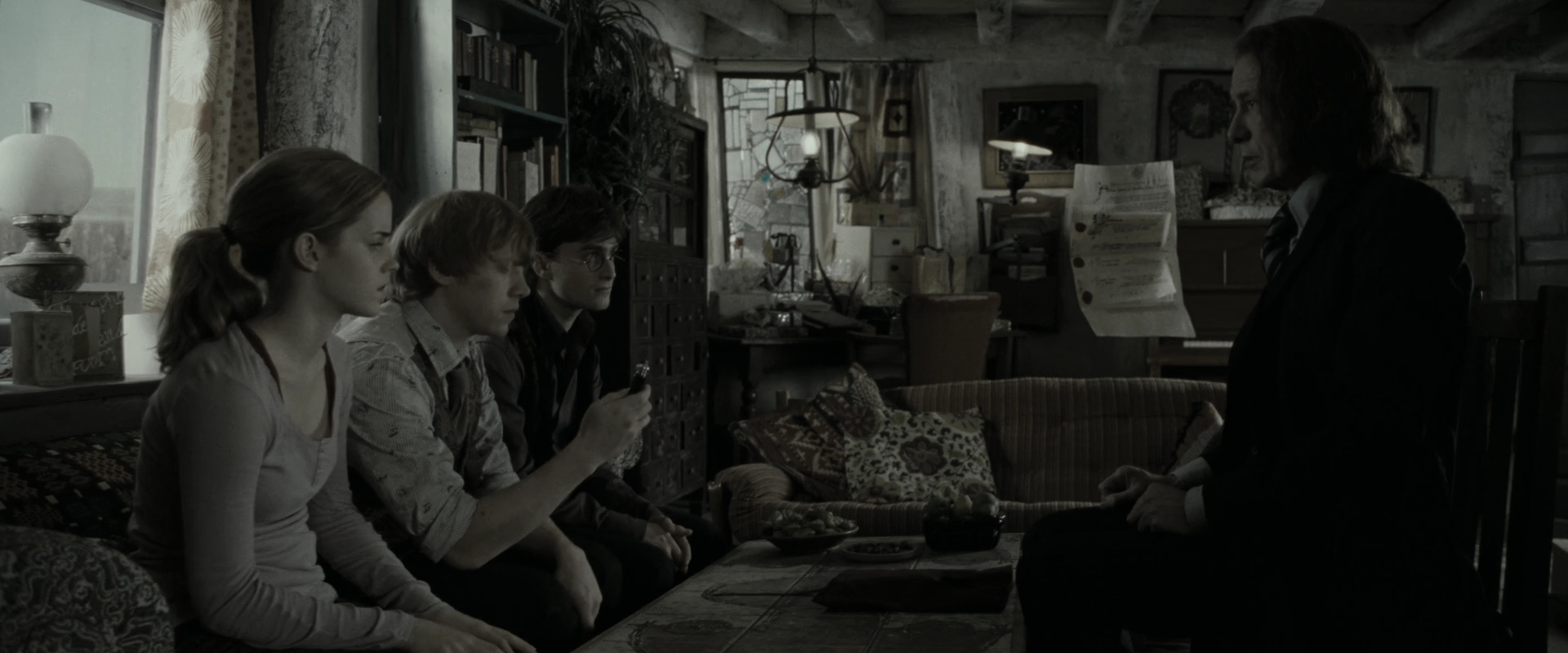 EmmaWatsonFan_dot_nl-HarryPotterAndTheDeathlyHallowsPart1-1702.jpg EmmaWatsonFan_dot_nl-HarryPotterAndTheDeathlyHallowsPart1-1702.jpg