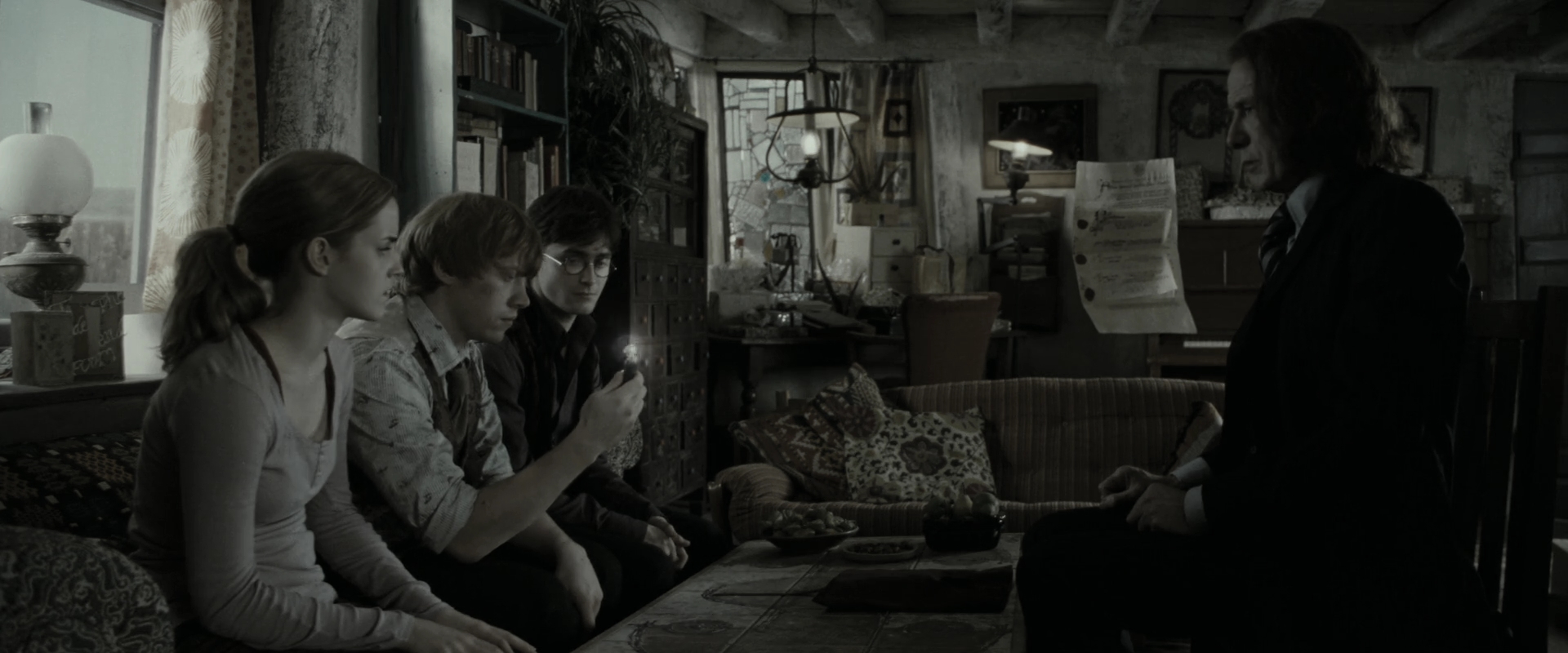 EmmaWatsonFan_dot_nl-HarryPotterAndTheDeathlyHallowsPart1-1703.jpg EmmaWatsonFan_dot_nl-HarryPotterAndTheDeathlyHallowsPart1-1703.jpg