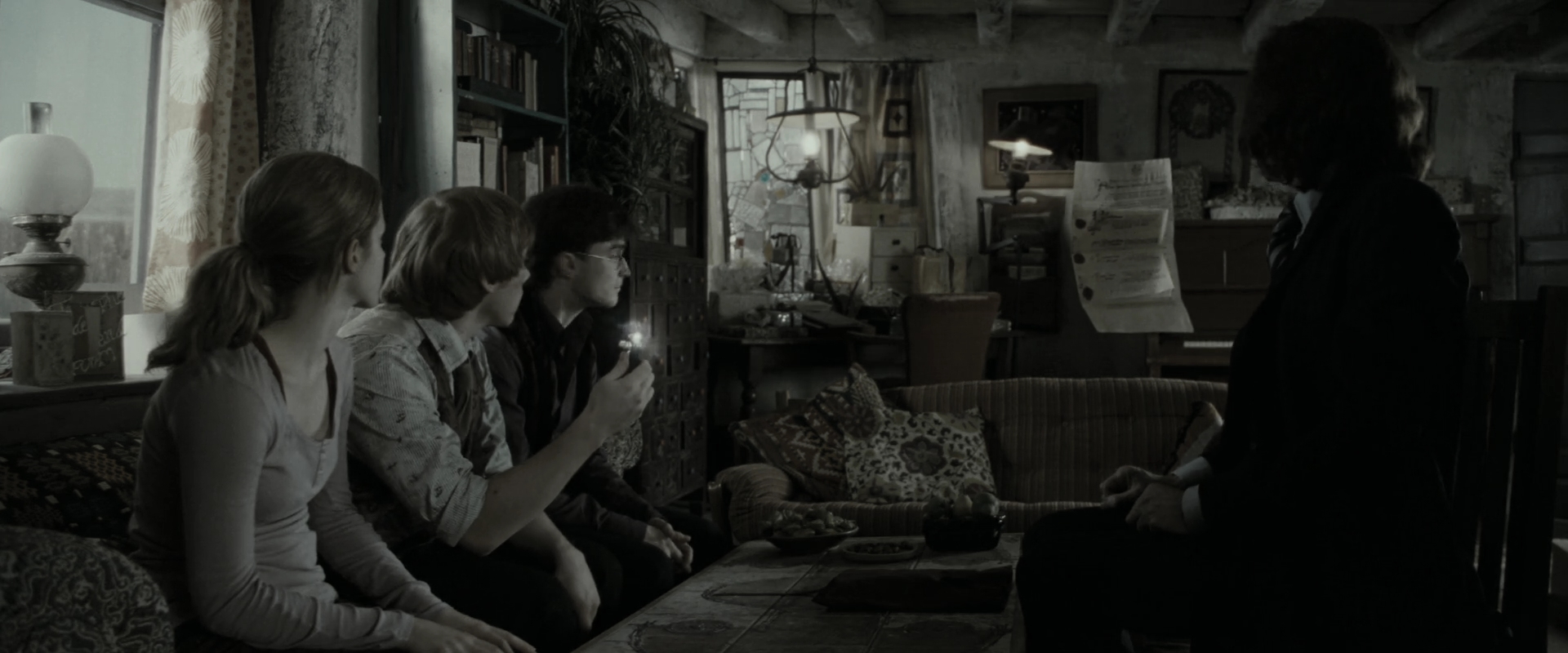 EmmaWatsonFan_dot_nl-HarryPotterAndTheDeathlyHallowsPart1-1704.jpg EmmaWatsonFan_dot_nl-HarryPotterAndTheDeathlyHallowsPart1-1704.jpg