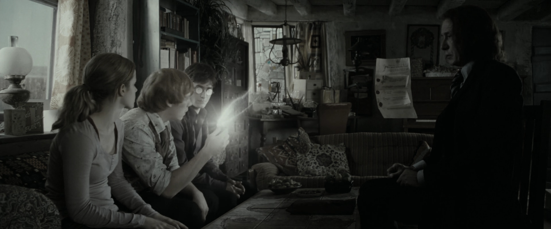 EmmaWatsonFan_dot_nl-HarryPotterAndTheDeathlyHallowsPart1-1705.jpg EmmaWatsonFan_dot_nl-HarryPotterAndTheDeathlyHallowsPart1-1705.jpg