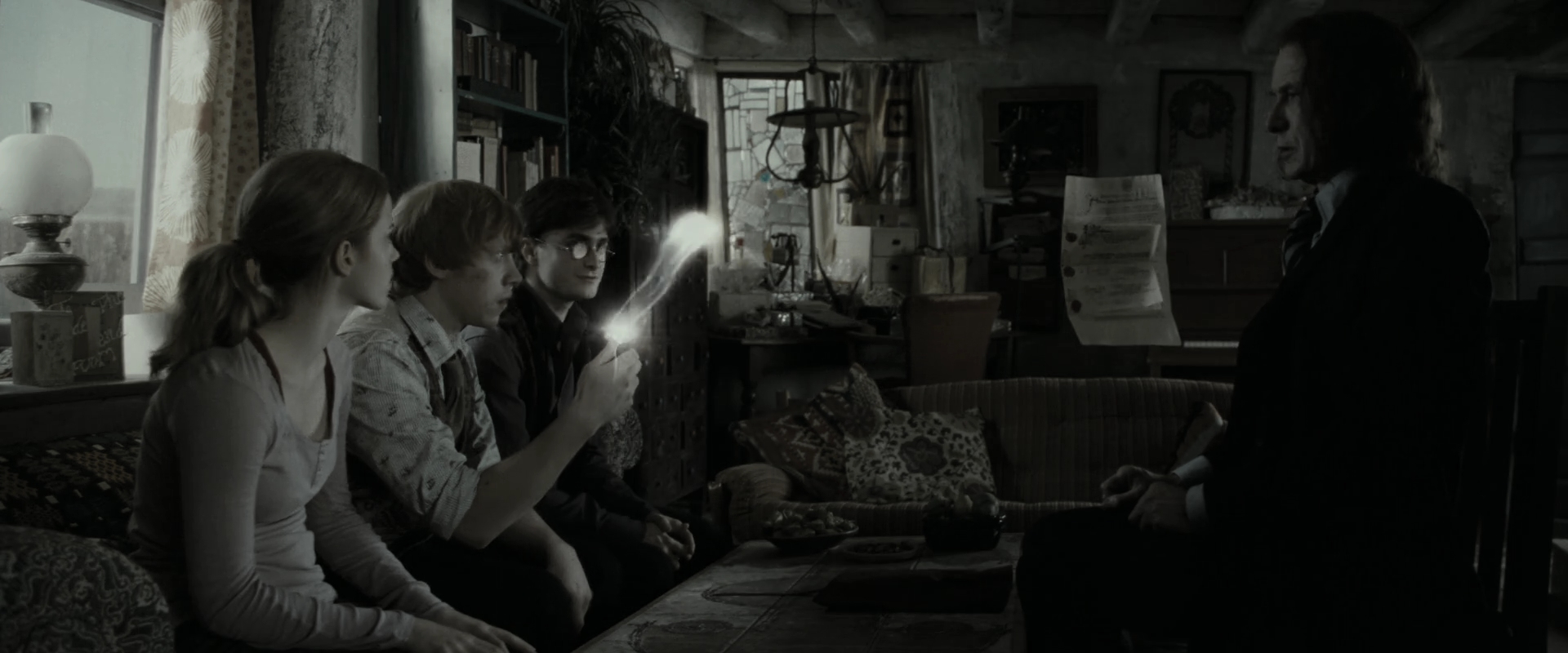 EmmaWatsonFan_dot_nl-HarryPotterAndTheDeathlyHallowsPart1-1709.jpg EmmaWatsonFan_dot_nl-HarryPotterAndTheDeathlyHallowsPart1-1709.jpg