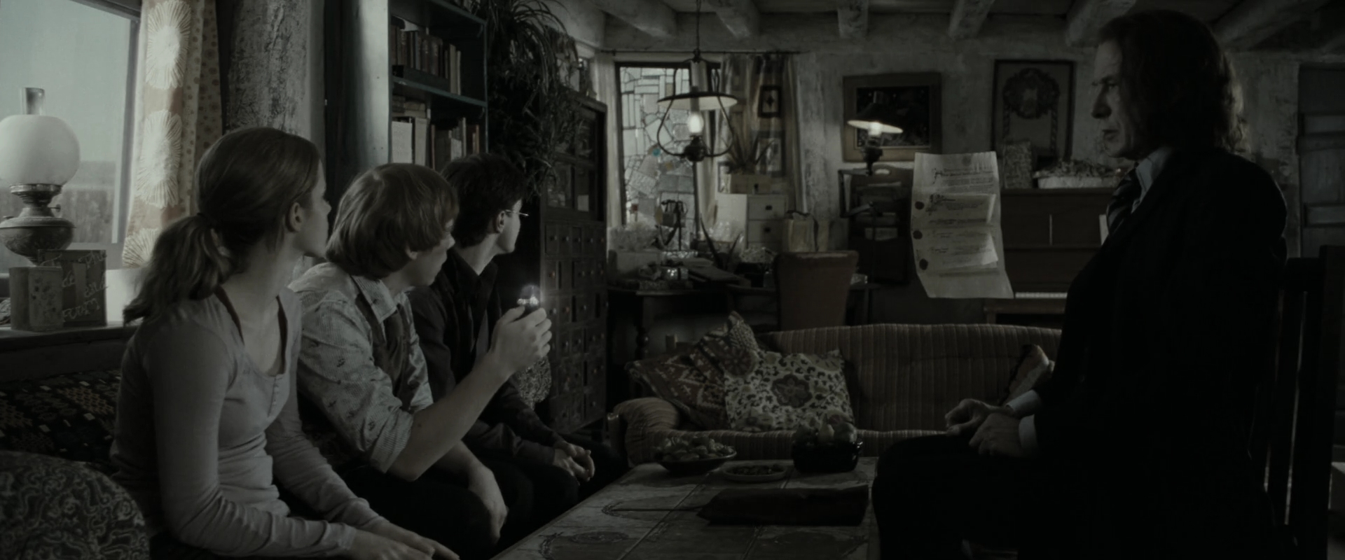 EmmaWatsonFan_dot_nl-HarryPotterAndTheDeathlyHallowsPart1-1710.jpg EmmaWatsonFan_dot_nl-HarryPotterAndTheDeathlyHallowsPart1-1710.jpg