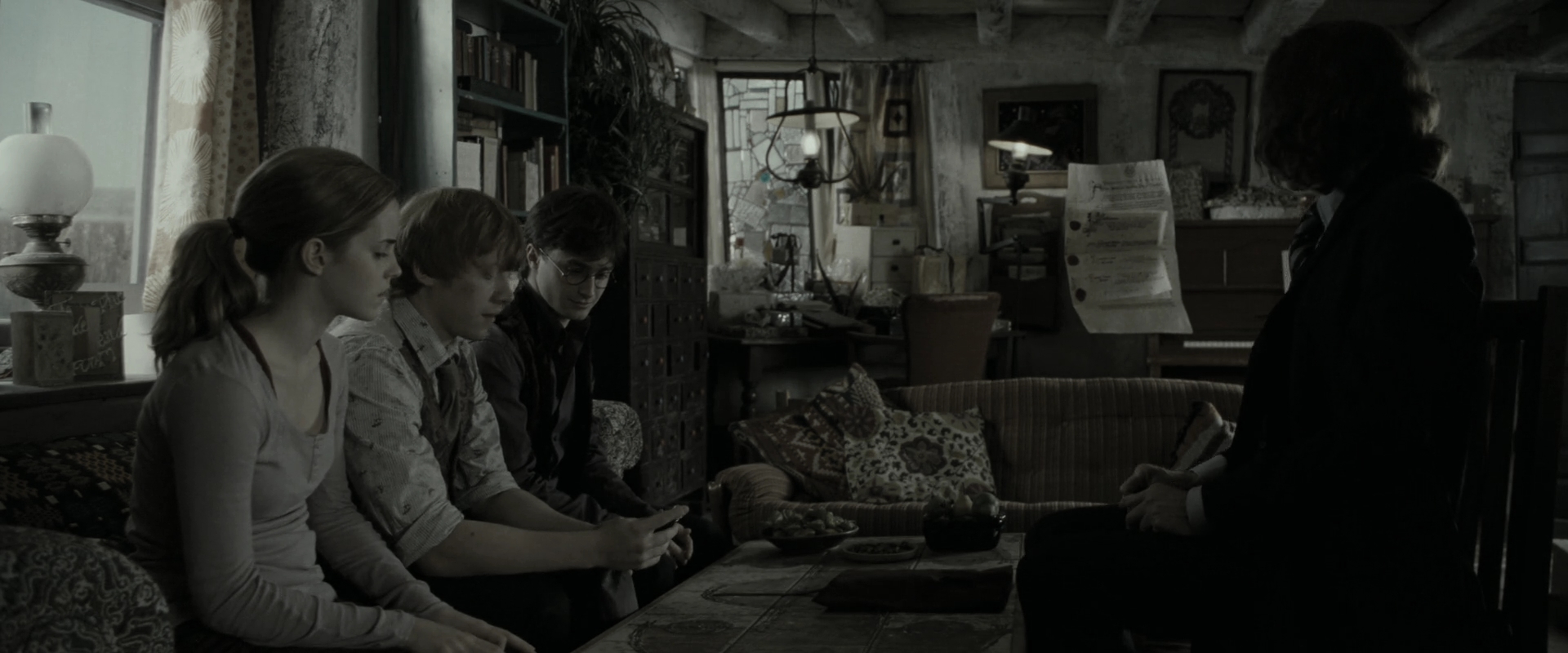 EmmaWatsonFan_dot_nl-HarryPotterAndTheDeathlyHallowsPart1-1716.jpg EmmaWatsonFan_dot_nl-HarryPotterAndTheDeathlyHallowsPart1-1716.jpg