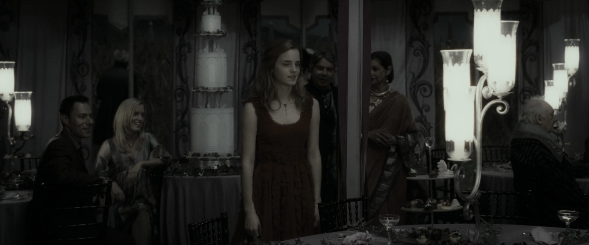 EmmaWatsonFan_dot_nl-HarryPotterAndTheDeathlyHallowsPart1-1882.jpg EmmaWatsonFan_dot_nl-HarryPotterAndTheDeathlyHallowsPart1-1882.jpg