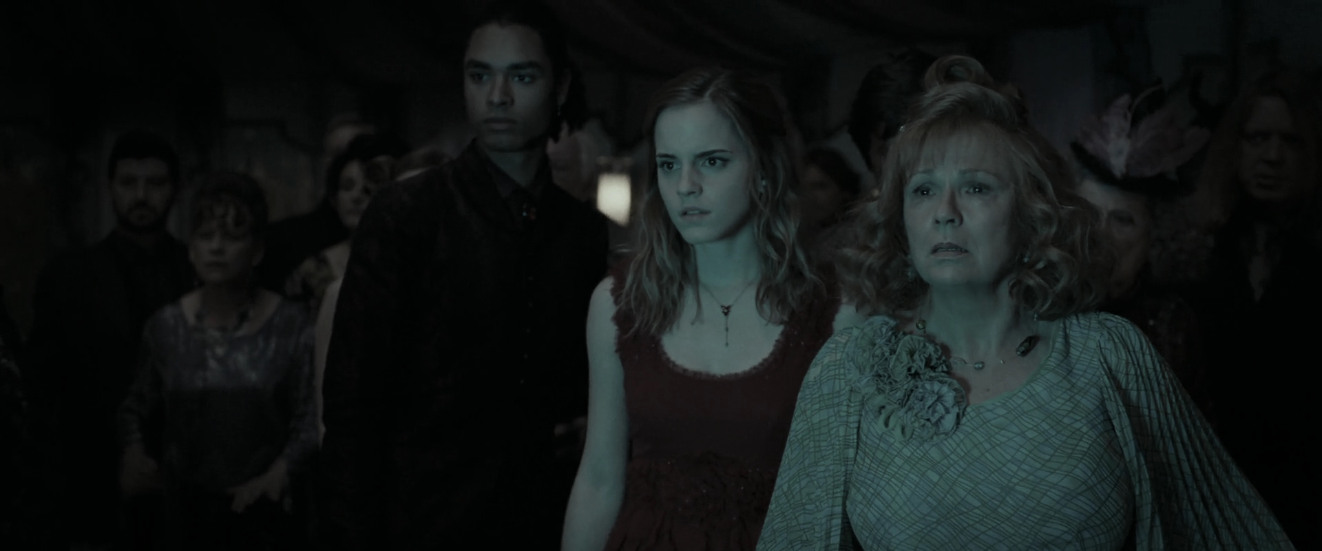 EmmaWatsonFan_dot_nl-HarryPotterAndTheDeathlyHallowsPart1-2070.jpg EmmaWatsonFan_dot_nl-HarryPotterAndTheDeathlyHallowsPart1-2070.jpg