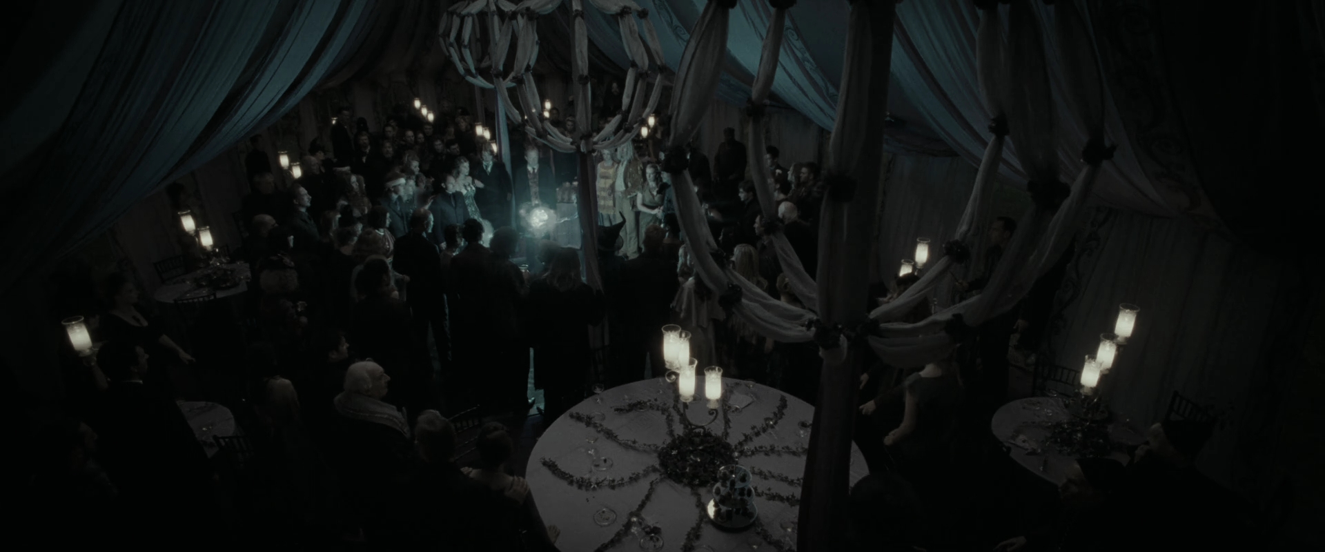 EmmaWatsonFan_dot_nl-HarryPotterAndTheDeathlyHallowsPart1-2074.jpg EmmaWatsonFan_dot_nl-HarryPotterAndTheDeathlyHallowsPart1-2074.jpg