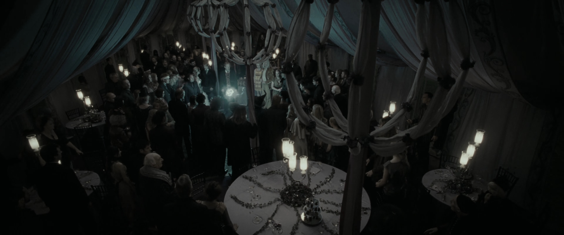 EmmaWatsonFan_dot_nl-HarryPotterAndTheDeathlyHallowsPart1-2075.jpg EmmaWatsonFan_dot_nl-HarryPotterAndTheDeathlyHallowsPart1-2075.jpg