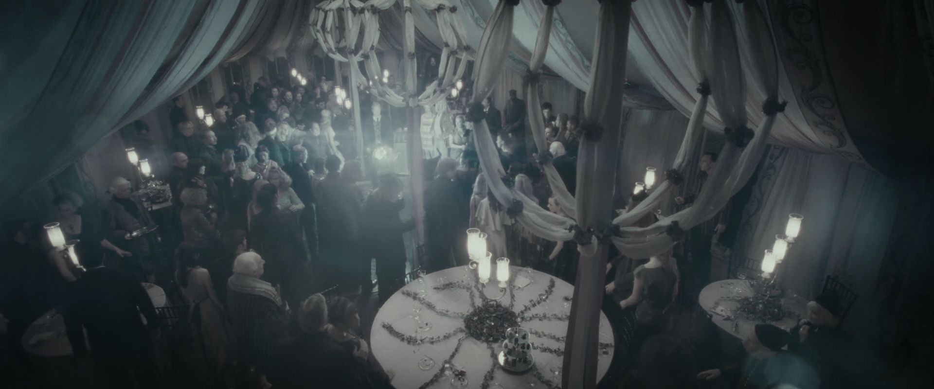 EmmaWatsonFan_dot_nl-HarryPotterAndTheDeathlyHallowsPart1-2076.jpg EmmaWatsonFan_dot_nl-HarryPotterAndTheDeathlyHallowsPart1-2076.jpg