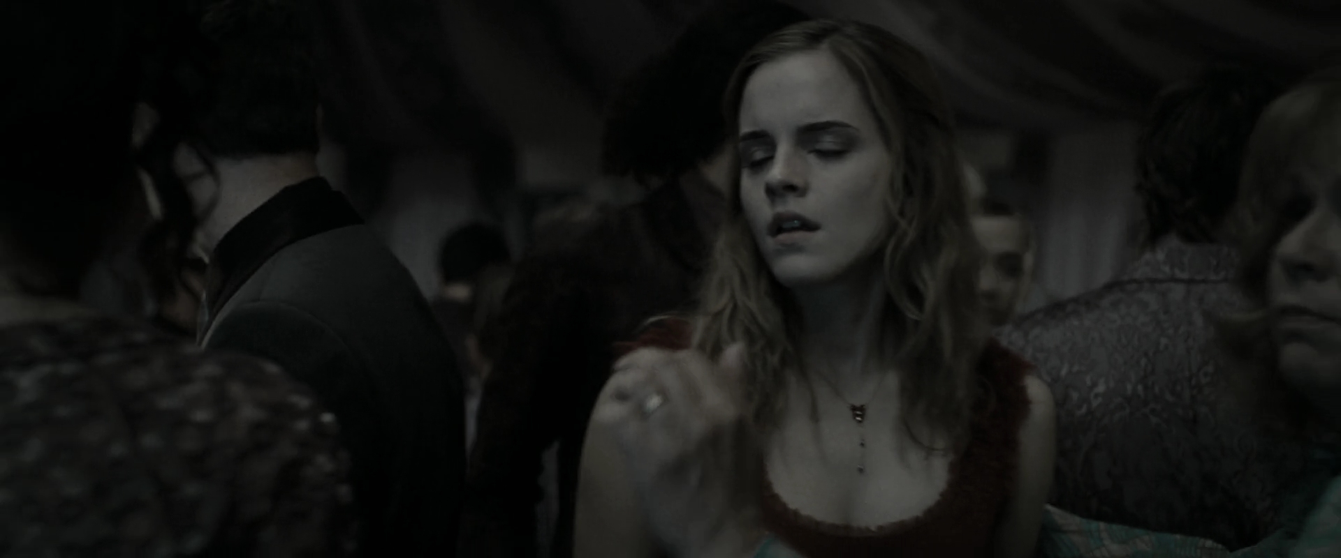 EmmaWatsonFan_dot_nl-HarryPotterAndTheDeathlyHallowsPart1-2077.jpg EmmaWatsonFan_dot_nl-HarryPotterAndTheDeathlyHallowsPart1-2077.jpg