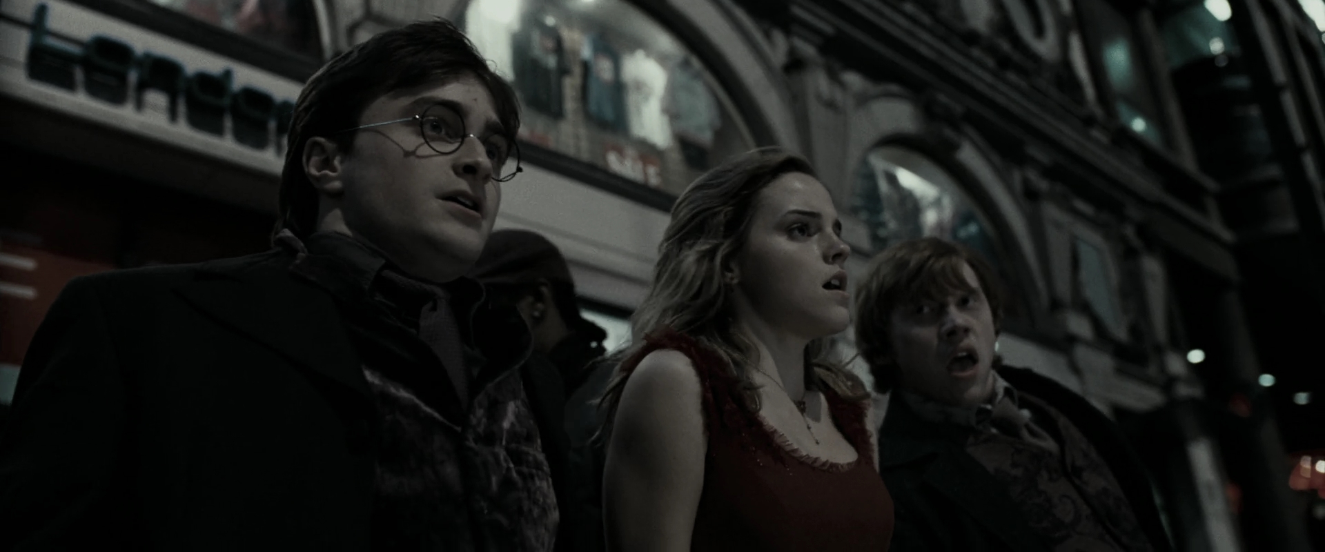 EmmaWatsonFan_dot_nl-HarryPotterAndTheDeathlyHallowsPart1-2101.jpg EmmaWatsonFan_dot_nl-HarryPotterAndTheDeathlyHallowsPart1-2101.jpg