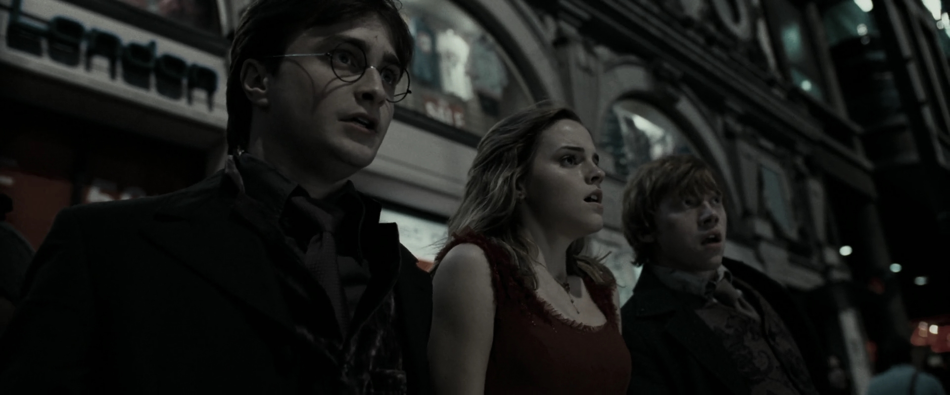 EmmaWatsonFan_dot_nl-HarryPotterAndTheDeathlyHallowsPart1-2103.jpg