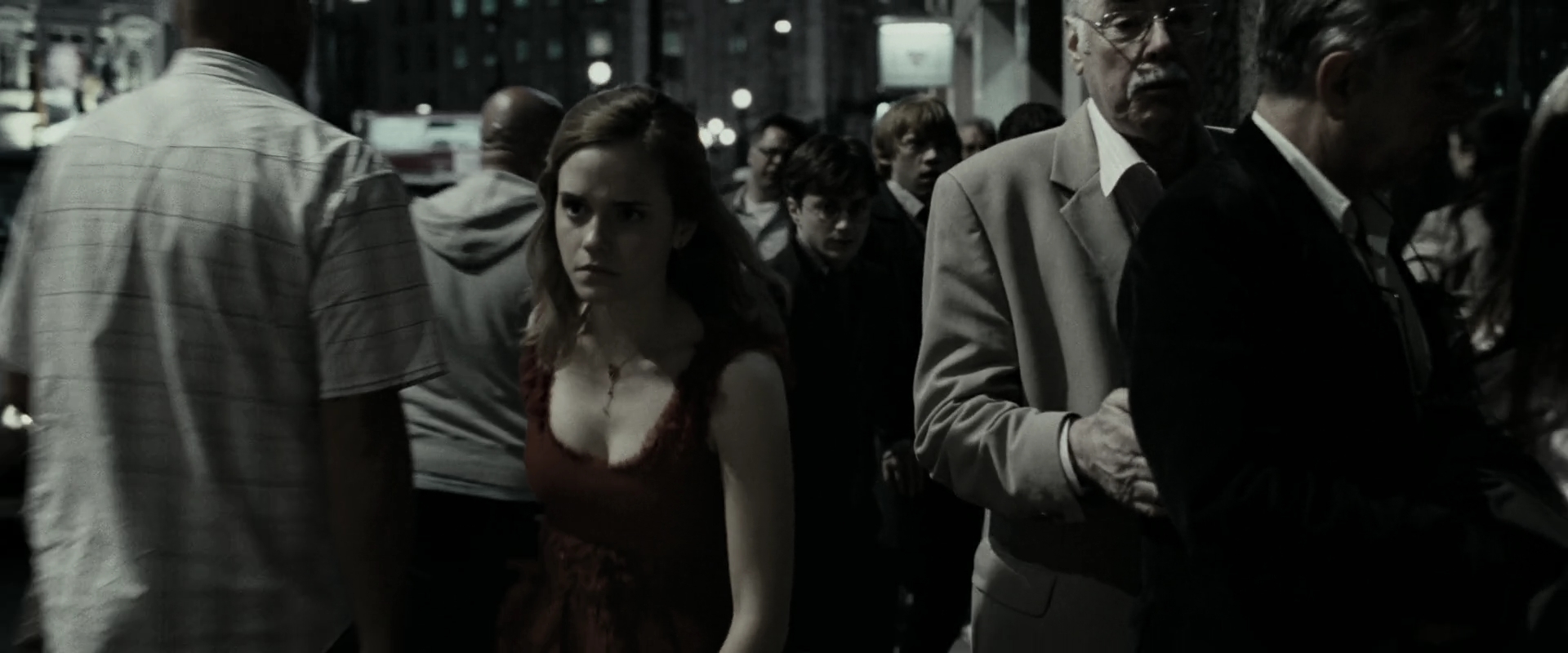 EmmaWatsonFan_dot_nl-HarryPotterAndTheDeathlyHallowsPart1-2108.jpg