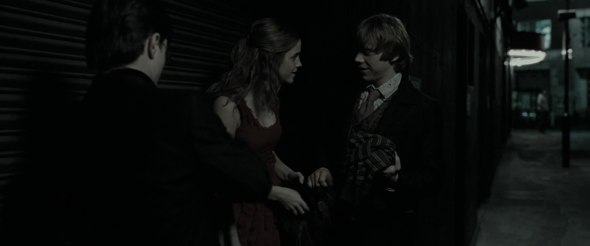 EmmaWatsonFan_dot_nl-HarryPotterAndTheDeathlyHallowsPart1-2144.jpg EmmaWatsonFan_dot_nl-HarryPotterAndTheDeathlyHallowsPart1-2144.jpg