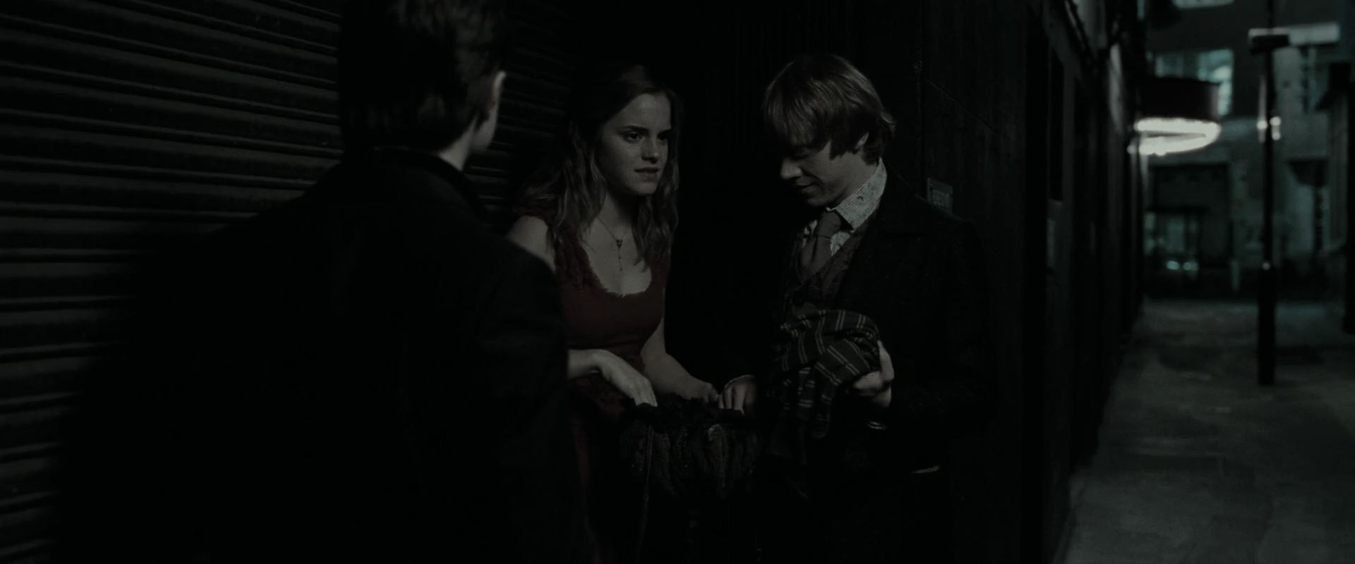 EmmaWatsonFan_dot_nl-HarryPotterAndTheDeathlyHallowsPart1-2146.jpg EmmaWatsonFan_dot_nl-HarryPotterAndTheDeathlyHallowsPart1-2146.jpg