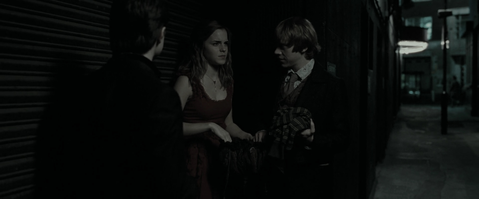 EmmaWatsonFan_dot_nl-HarryPotterAndTheDeathlyHallowsPart1-2147.jpg EmmaWatsonFan_dot_nl-HarryPotterAndTheDeathlyHallowsPart1-2147.jpg