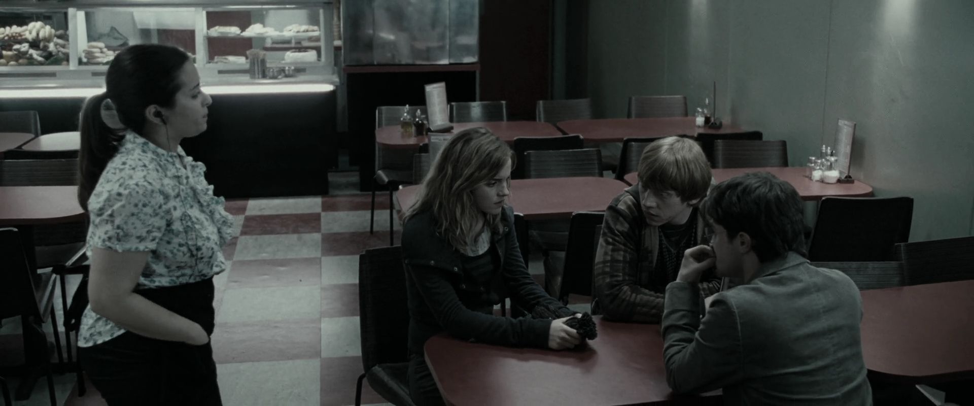 EmmaWatsonFan_dot_nl-HarryPotterAndTheDeathlyHallowsPart1-2164.jpg EmmaWatsonFan_dot_nl-HarryPotterAndTheDeathlyHallowsPart1-2164.jpg