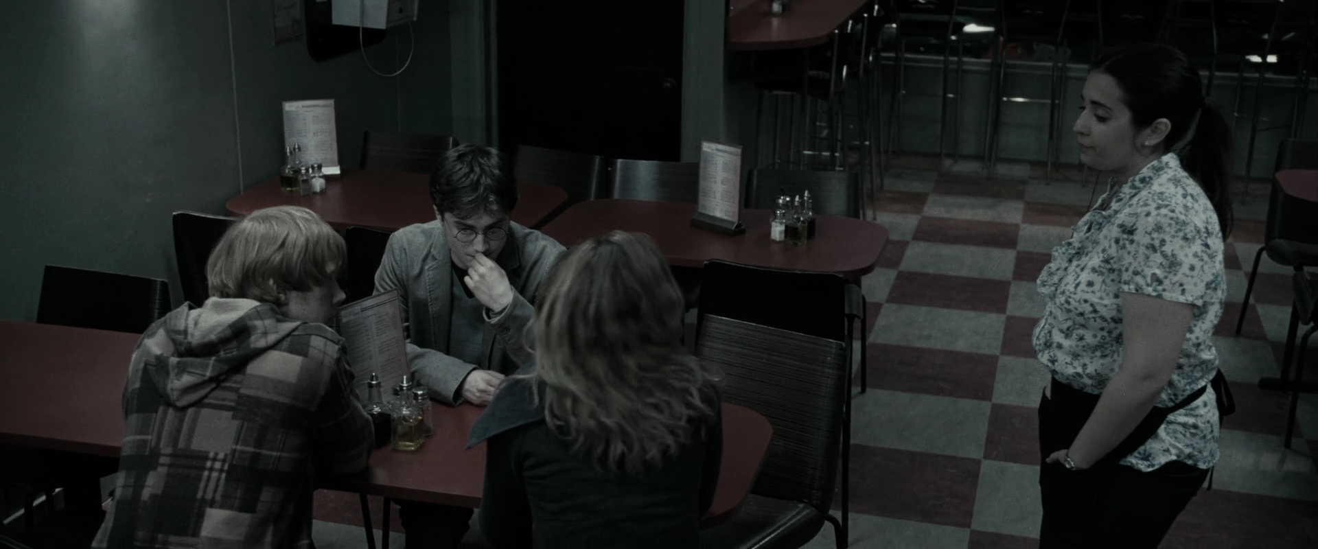 EmmaWatsonFan_dot_nl-HarryPotterAndTheDeathlyHallowsPart1-2165.jpg EmmaWatsonFan_dot_nl-HarryPotterAndTheDeathlyHallowsPart1-2165.jpg