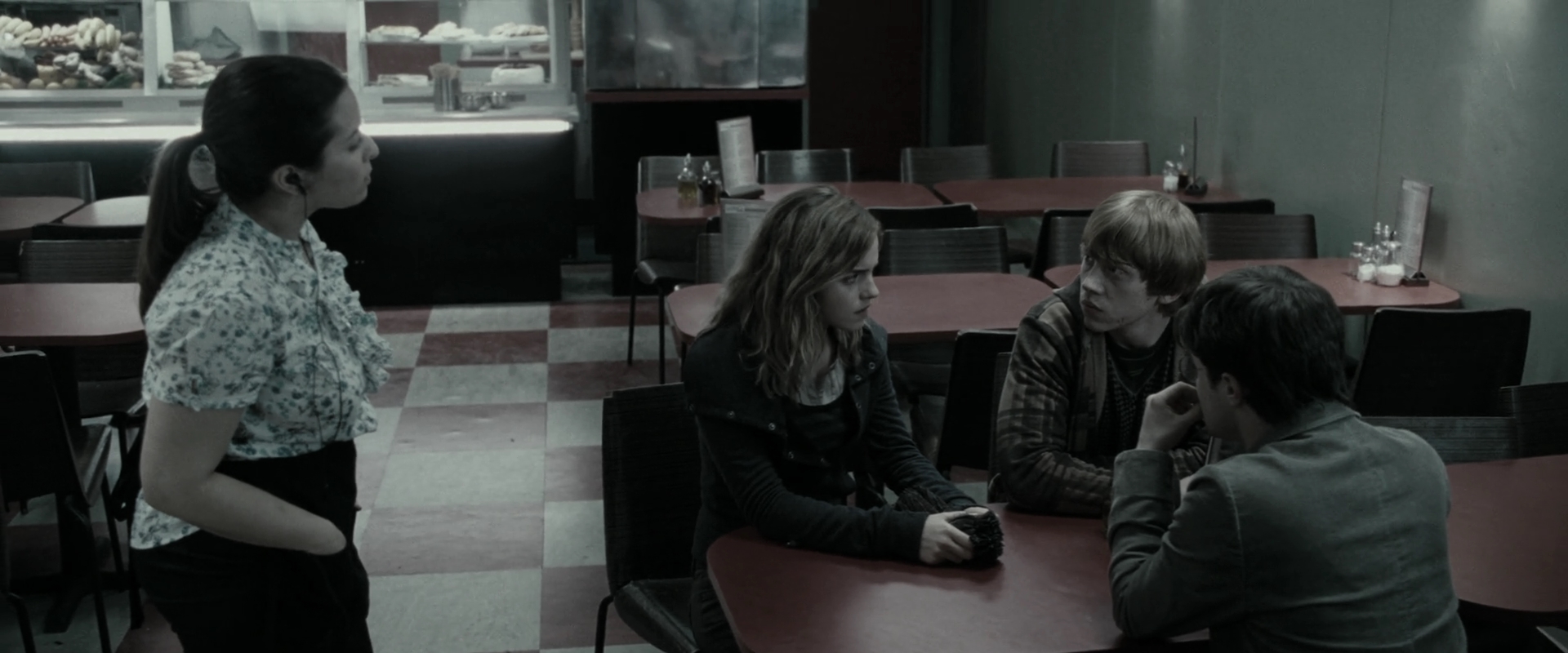 EmmaWatsonFan_dot_nl-HarryPotterAndTheDeathlyHallowsPart1-2170.jpg EmmaWatsonFan_dot_nl-HarryPotterAndTheDeathlyHallowsPart1-2170.jpg