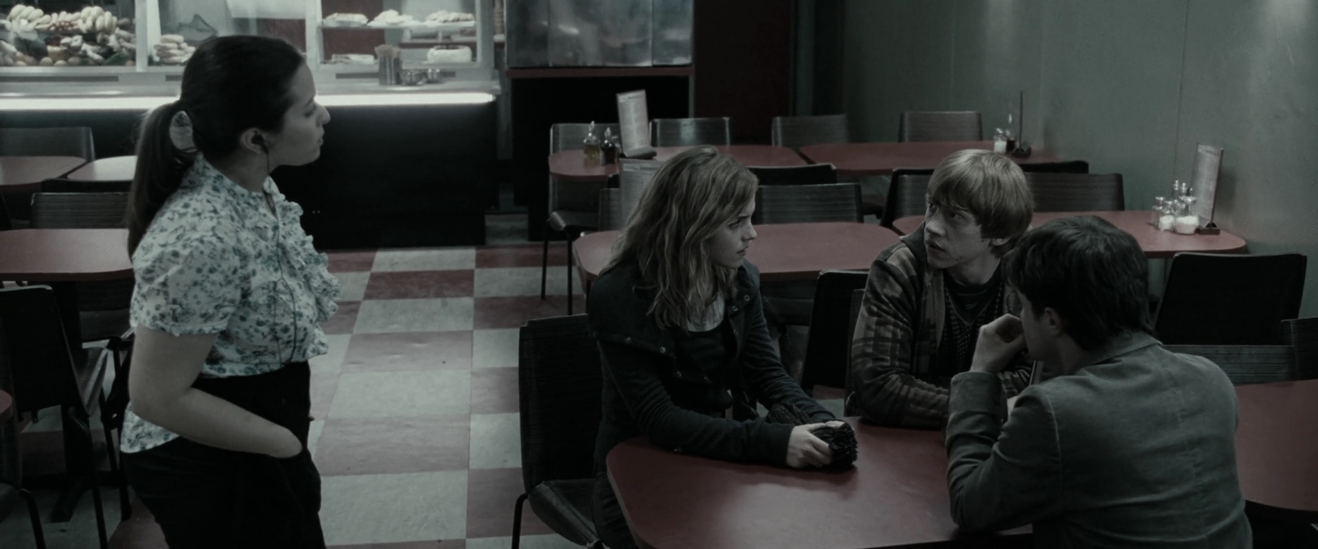 EmmaWatsonFan_dot_nl-HarryPotterAndTheDeathlyHallowsPart1-2171.jpg EmmaWatsonFan_dot_nl-HarryPotterAndTheDeathlyHallowsPart1-2171.jpg