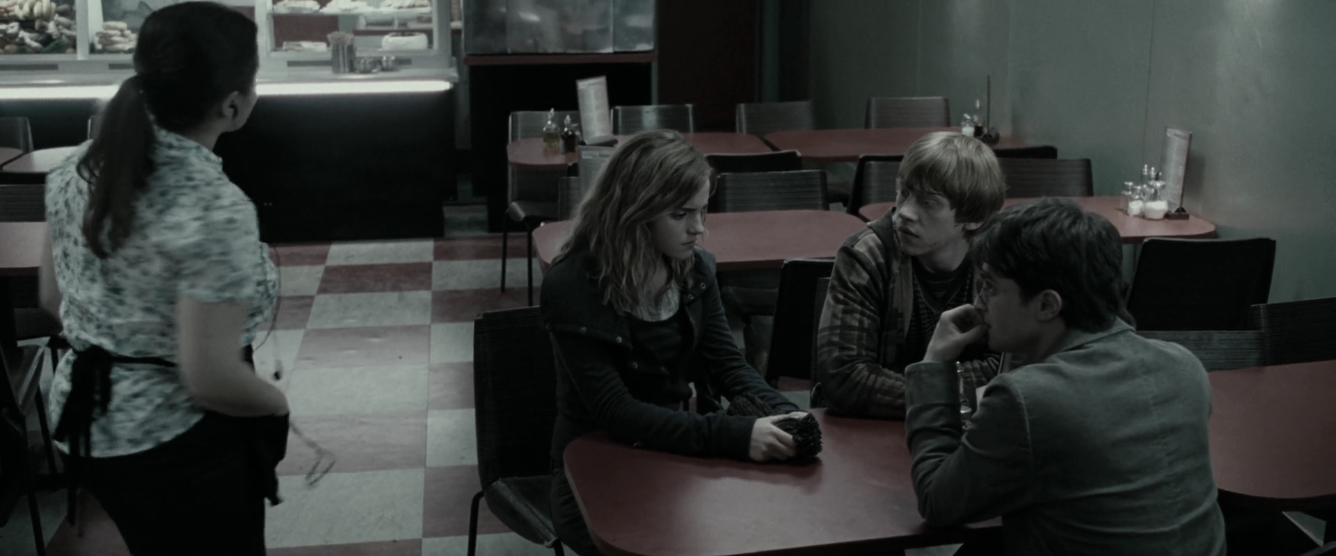 EmmaWatsonFan_dot_nl-HarryPotterAndTheDeathlyHallowsPart1-2174.jpg EmmaWatsonFan_dot_nl-HarryPotterAndTheDeathlyHallowsPart1-2174.jpg