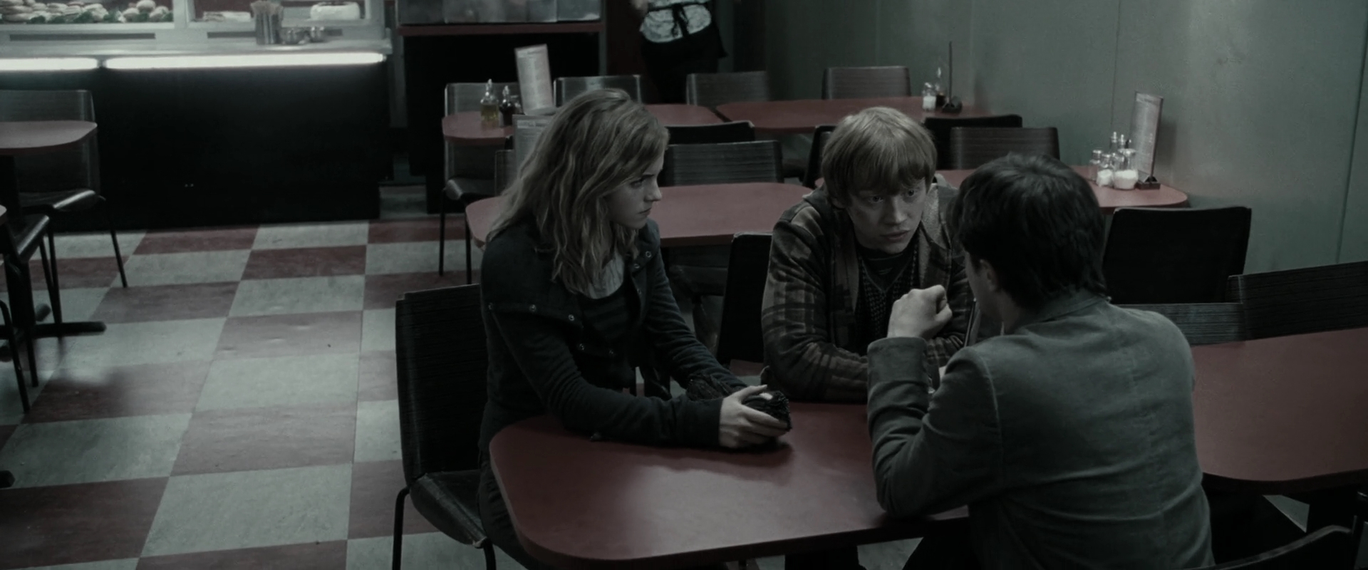 EmmaWatsonFan_dot_nl-HarryPotterAndTheDeathlyHallowsPart1-2179.jpg EmmaWatsonFan_dot_nl-HarryPotterAndTheDeathlyHallowsPart1-2179.jpg