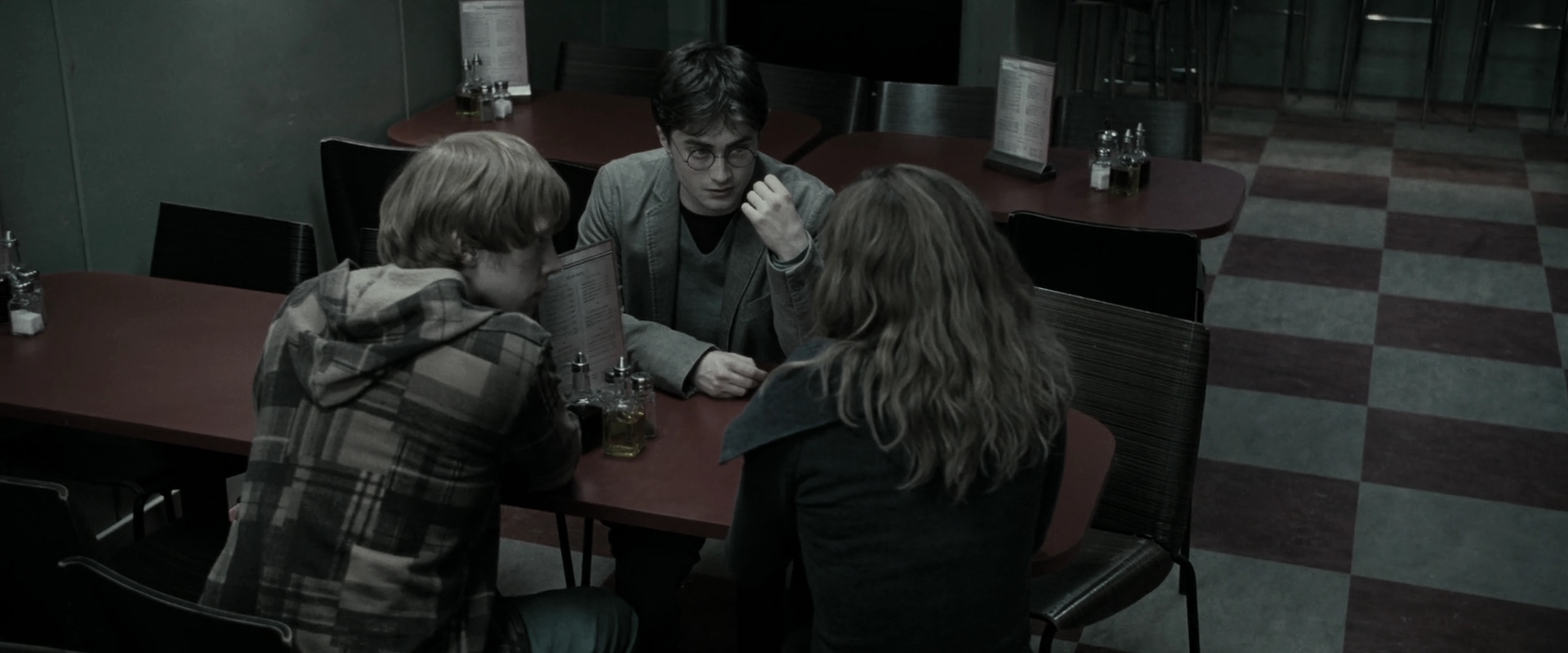 EmmaWatsonFan_dot_nl-HarryPotterAndTheDeathlyHallowsPart1-2184.jpg EmmaWatsonFan_dot_nl-HarryPotterAndTheDeathlyHallowsPart1-2184.jpg