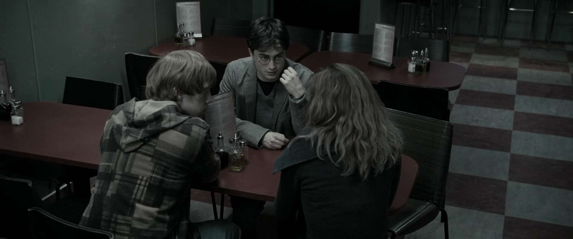 EmmaWatsonFan_dot_nl-HarryPotterAndTheDeathlyHallowsPart1-2185.jpg EmmaWatsonFan_dot_nl-HarryPotterAndTheDeathlyHallowsPart1-2185.jpg