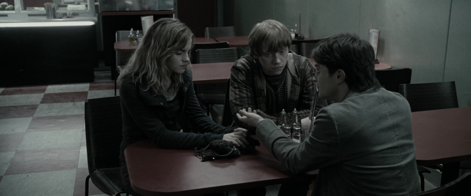 EmmaWatsonFan_dot_nl-HarryPotterAndTheDeathlyHallowsPart1-2192.jpg EmmaWatsonFan_dot_nl-HarryPotterAndTheDeathlyHallowsPart1-2192.jpg