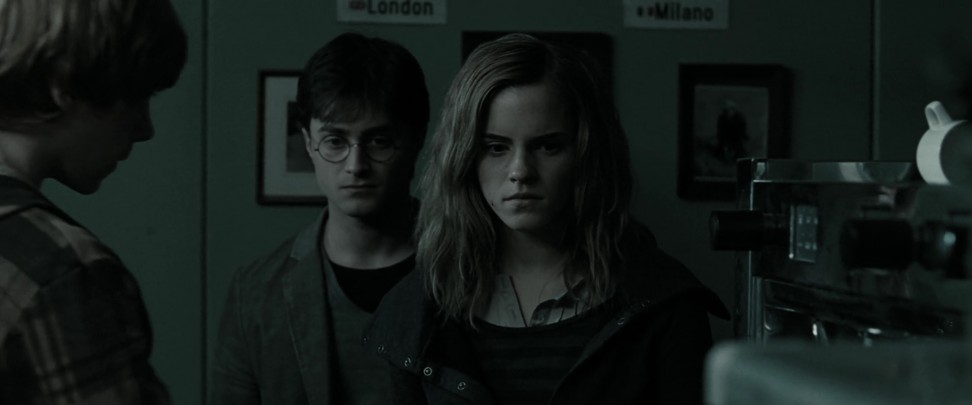 EmmaWatsonFan_dot_nl-HarryPotterAndTheDeathlyHallowsPart1-2283.jpg EmmaWatsonFan_dot_nl-HarryPotterAndTheDeathlyHallowsPart1-2283.jpg