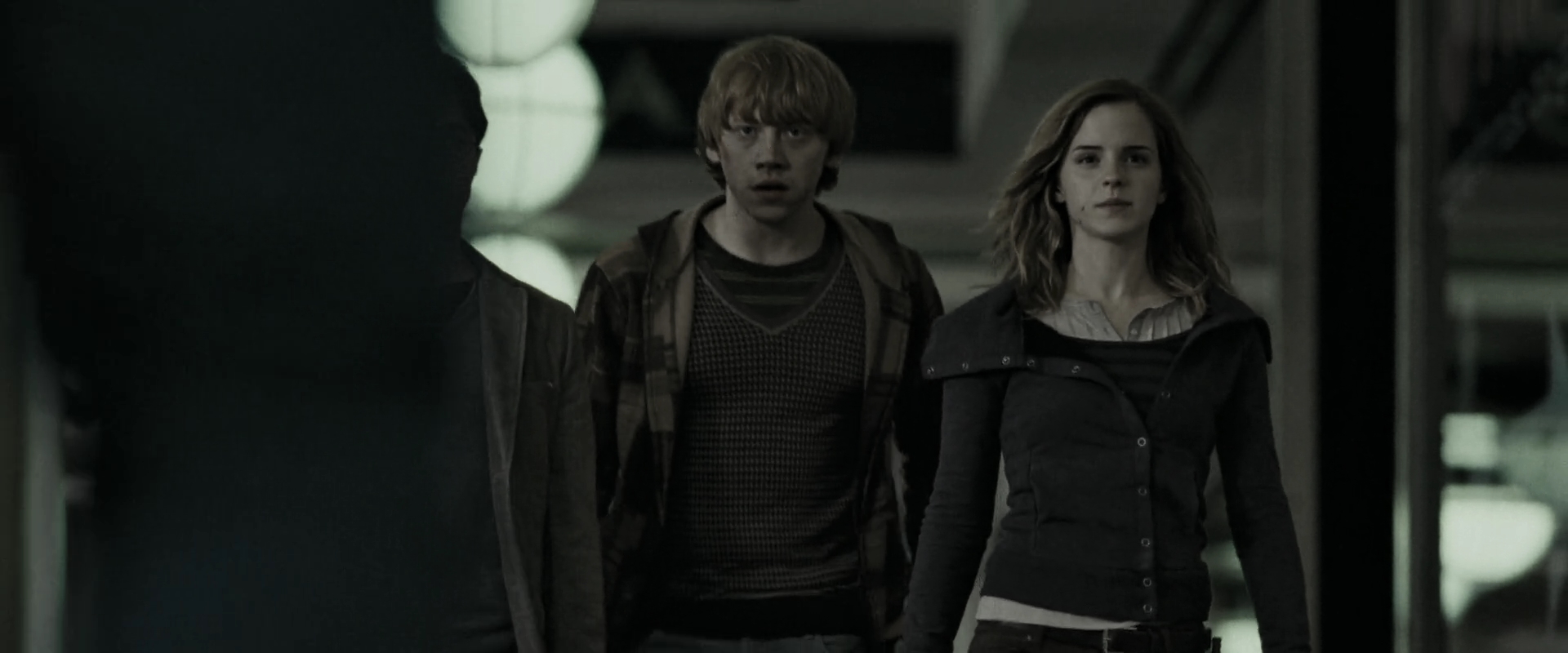 EmmaWatsonFan_dot_nl-HarryPotterAndTheDeathlyHallowsPart1-2350.jpg EmmaWatsonFan_dot_nl-HarryPotterAndTheDeathlyHallowsPart1-2350.jpg