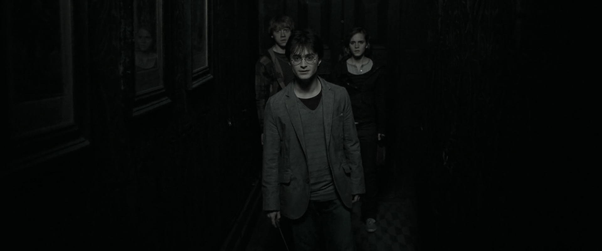 EmmaWatsonFan_dot_nl-HarryPotterAndTheDeathlyHallowsPart1-2377.jpg EmmaWatsonFan_dot_nl-HarryPotterAndTheDeathlyHallowsPart1-2377.jpg