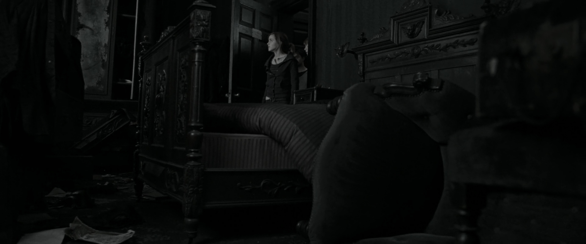 EmmaWatsonFan_dot_nl-HarryPotterAndTheDeathlyHallowsPart1-2513.jpg EmmaWatsonFan_dot_nl-HarryPotterAndTheDeathlyHallowsPart1-2513.jpg