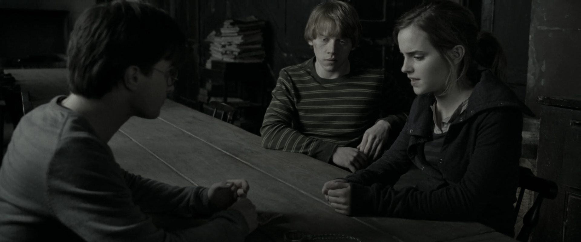 EmmaWatsonFan_dot_nl-HarryPotterAndTheDeathlyHallowsPart1-2543.jpg EmmaWatsonFan_dot_nl-HarryPotterAndTheDeathlyHallowsPart1-2543.jpg