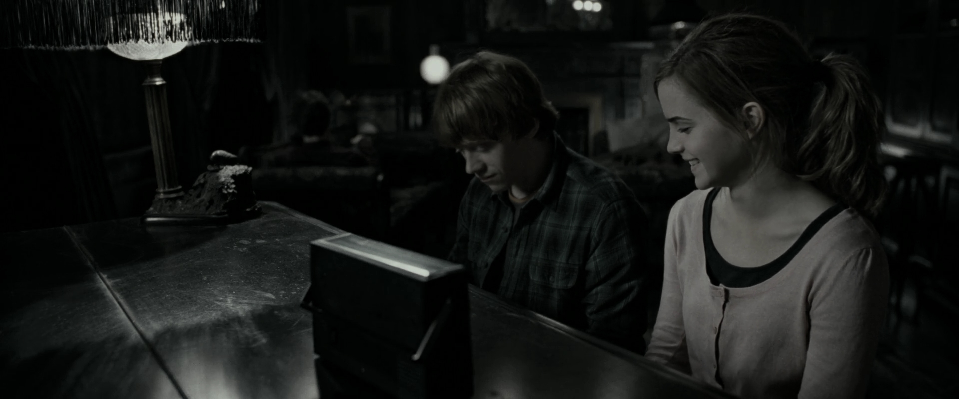 EmmaWatsonFan_dot_nl-HarryPotterAndTheDeathlyHallowsPart1-2755.jpg EmmaWatsonFan_dot_nl-HarryPotterAndTheDeathlyHallowsPart1-2755.jpg