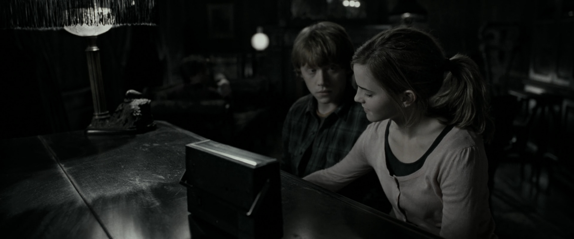 EmmaWatsonFan_dot_nl-HarryPotterAndTheDeathlyHallowsPart1-2763.jpg EmmaWatsonFan_dot_nl-HarryPotterAndTheDeathlyHallowsPart1-2763.jpg