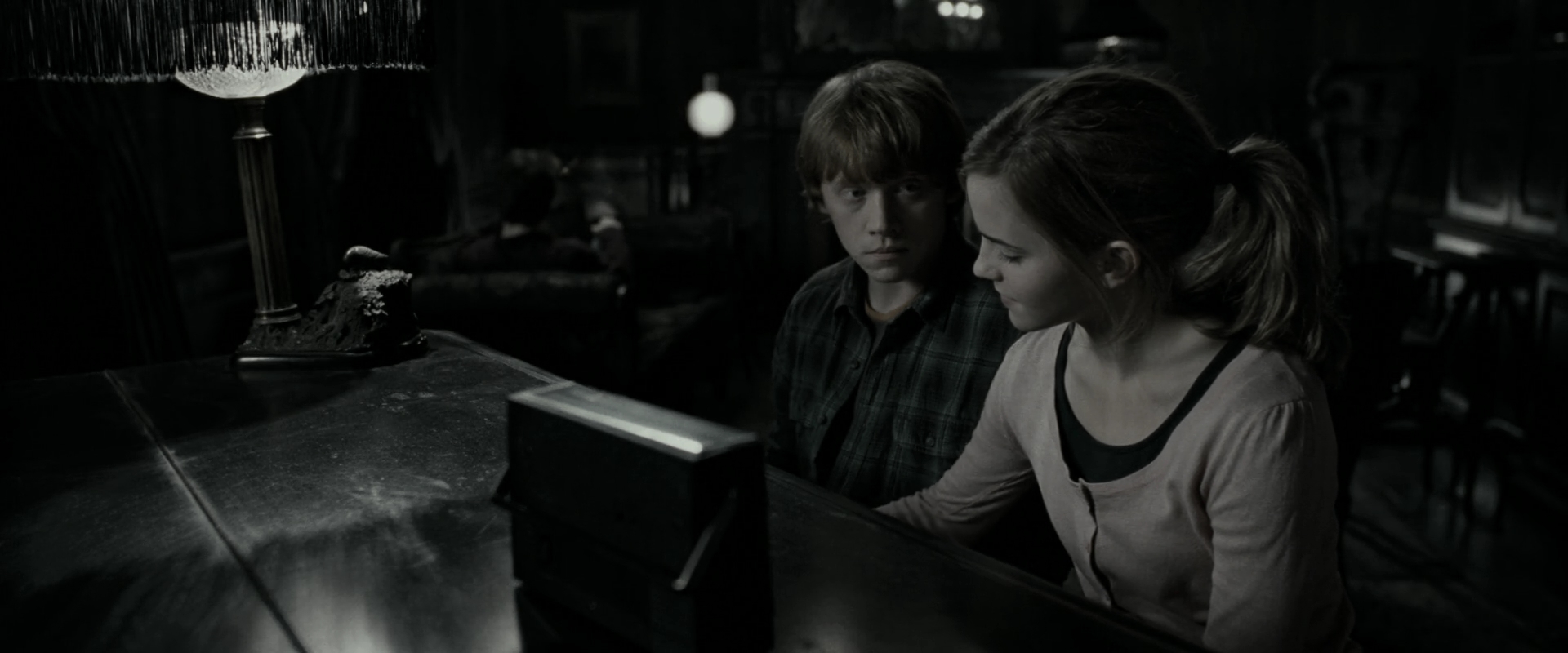 EmmaWatsonFan_dot_nl-HarryPotterAndTheDeathlyHallowsPart1-2767.jpg
