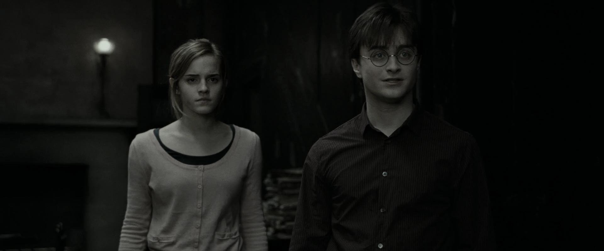 EmmaWatsonFan_dot_nl-HarryPotterAndTheDeathlyHallowsPart1-2810.jpg EmmaWatsonFan_dot_nl-HarryPotterAndTheDeathlyHallowsPart1-2810.jpg