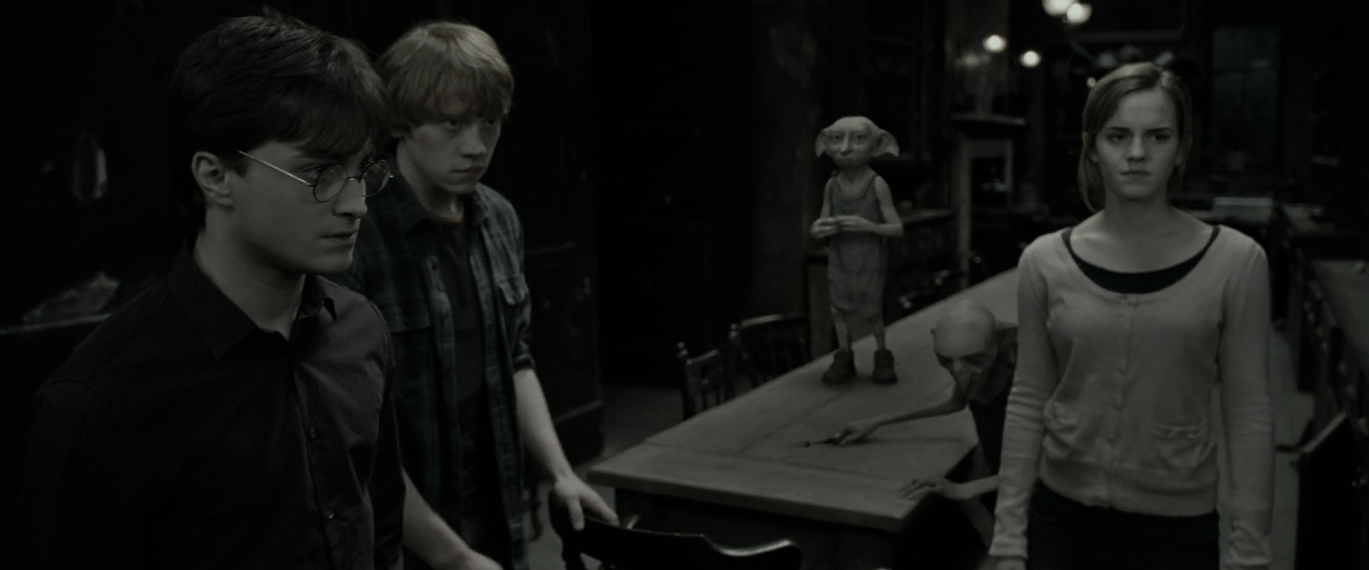 EmmaWatsonFan_dot_nl-HarryPotterAndTheDeathlyHallowsPart1-2862.jpg EmmaWatsonFan_dot_nl-HarryPotterAndTheDeathlyHallowsPart1-2862.jpg