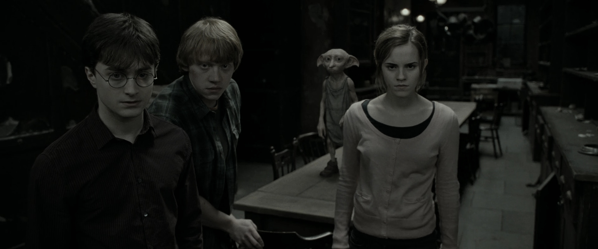 EmmaWatsonFan_dot_nl-HarryPotterAndTheDeathlyHallowsPart1-2865.jpg