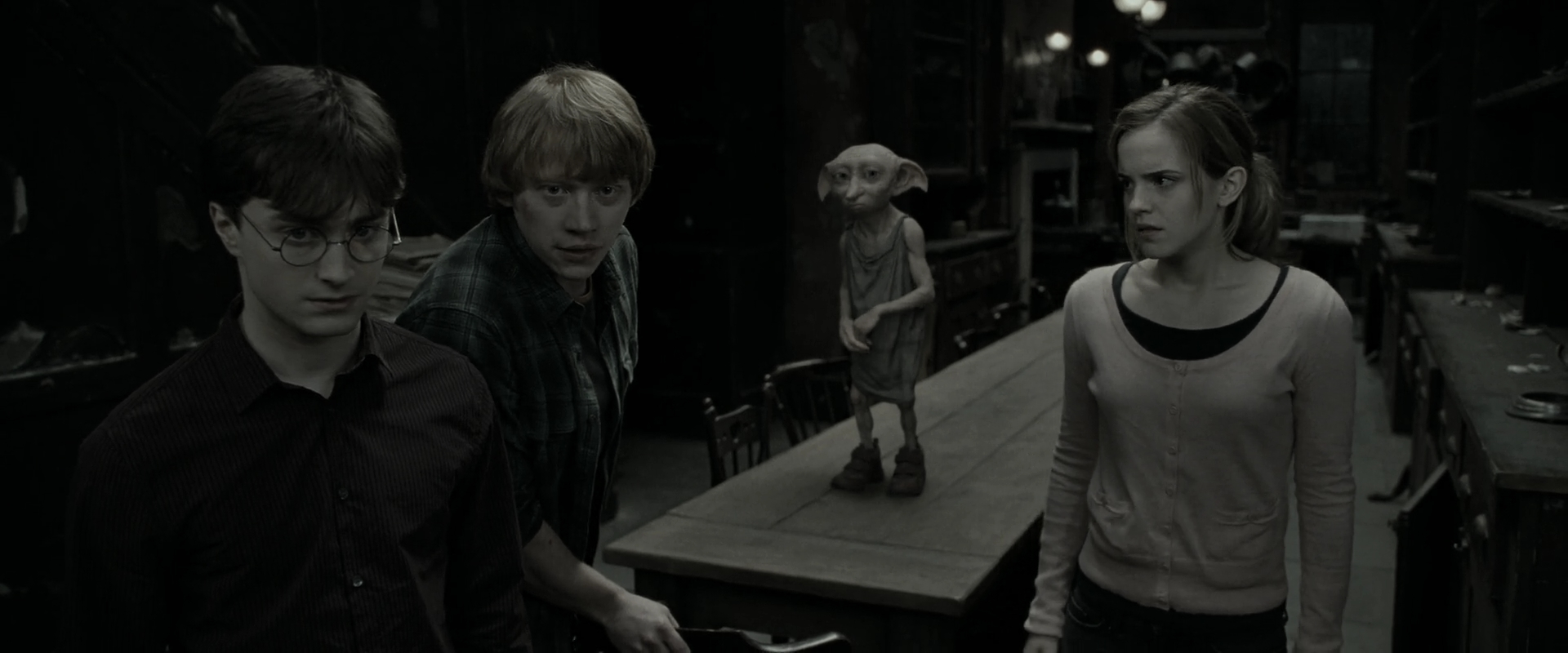 EmmaWatsonFan_dot_nl-HarryPotterAndTheDeathlyHallowsPart1-2878.jpg EmmaWatsonFan_dot_nl-HarryPotterAndTheDeathlyHallowsPart1-2878.jpg