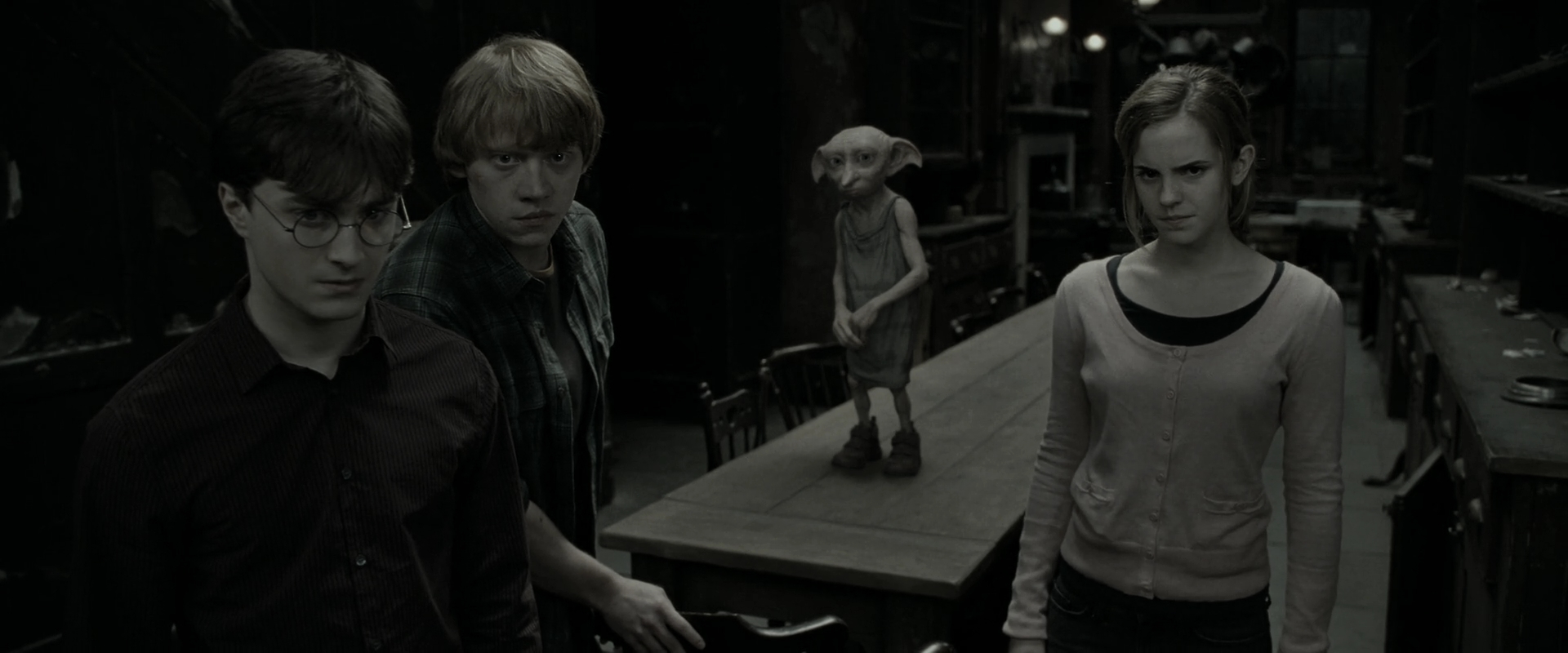 EmmaWatsonFan_dot_nl-HarryPotterAndTheDeathlyHallowsPart1-2893.jpg