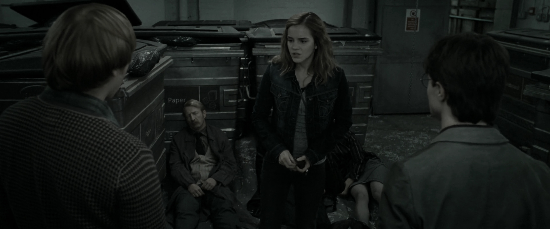 EmmaWatsonFan_dot_nl-HarryPotterAndTheDeathlyHallowsPart1-2959.jpg EmmaWatsonFan_dot_nl-HarryPotterAndTheDeathlyHallowsPart1-2959.jpg