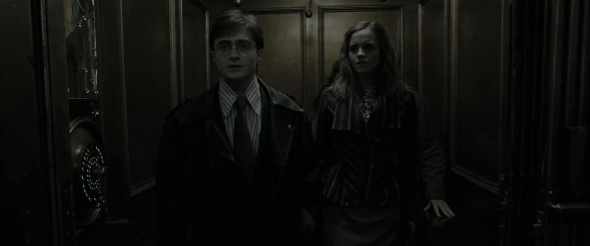 EmmaWatsonFan_dot_nl-HarryPotterAndTheDeathlyHallowsPart1-3584.jpg EmmaWatsonFan_dot_nl-HarryPotterAndTheDeathlyHallowsPart1-3584.jpg