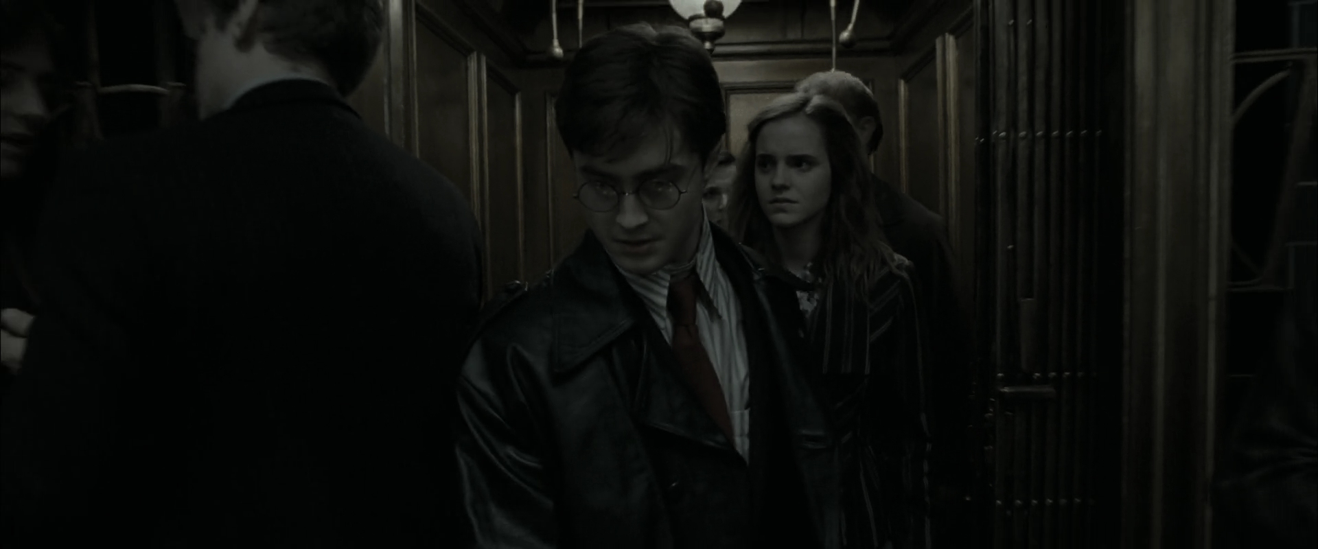 EmmaWatsonFan_dot_nl-HarryPotterAndTheDeathlyHallowsPart1-3588.jpg EmmaWatsonFan_dot_nl-HarryPotterAndTheDeathlyHallowsPart1-3588.jpg